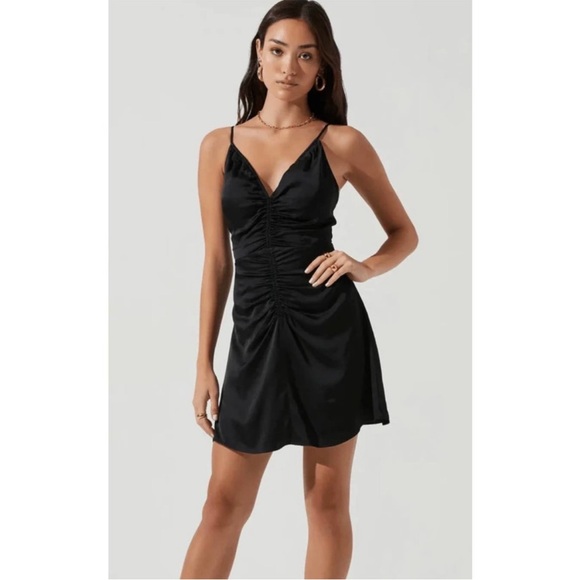 Astr Dresses & Skirts - ASTR Peony Dress Black Mini Sateen Satin Ruched
Size Medium NEW Revolve